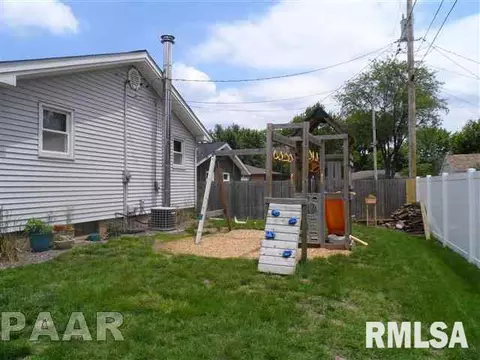 1702 James, Pekin, IL 61554 photo 18