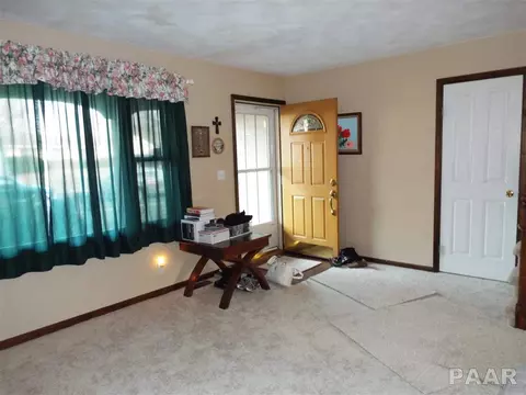 412 Brookcrest Dr, Washington, IL 61571 photo 2