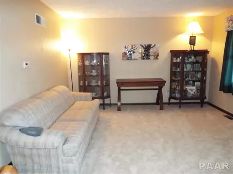 412 Brookcrest Dr, Washington, IL 61571 photo 4