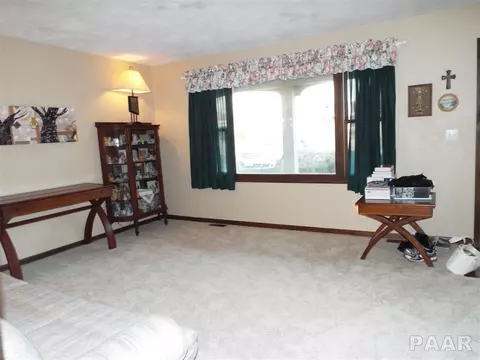 412 Brookcrest Dr, Washington, IL 61571 photo 3