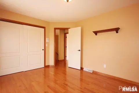 1129 E Juniper St, Canton, IL 61520 photo 30