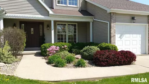 1129 E Juniper St, Canton, IL 61520 photo 2