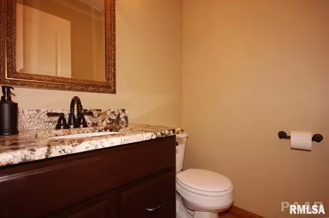 1129 E Juniper St, Canton, IL 61520 photo 24