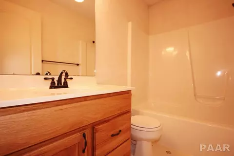 1129 E Juniper St, Canton, IL 61520 photo 31