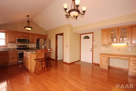 1129 E Juniper St, Canton, IL 61520 photo 12