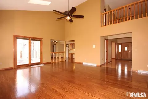 1129 E Juniper St, Canton, IL 61520 photo 17