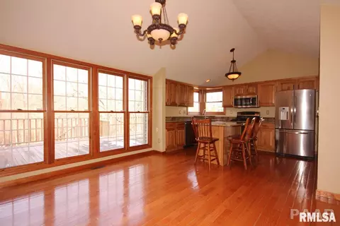 1129 E Juniper St, Canton, IL 61520 photo 11