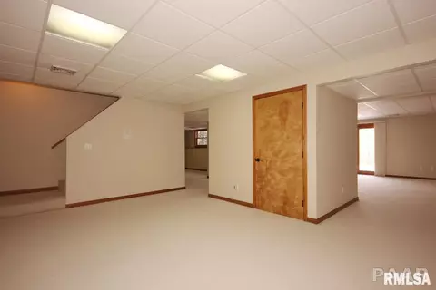 1129 E Juniper St, Canton, IL 61520 photo 32