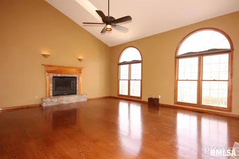 1129 E Juniper St, Canton, IL 61520 photo 19