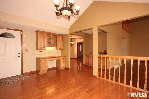 1129 E Juniper St, Canton, IL 61520 photo 16