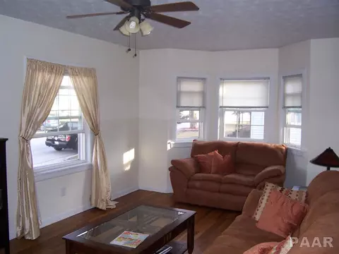 406 Henry St, Eureka, IL 61530 photo 5