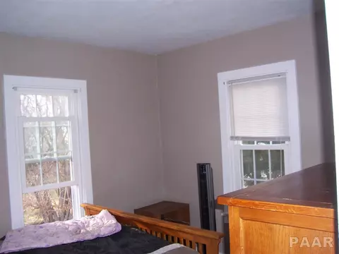 406 Henry St, Eureka, IL 61530 photo 9