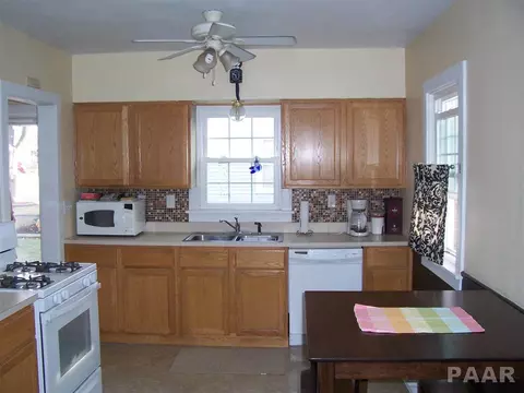 406 Henry St, Eureka, IL 61530 photo 15