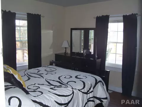 406 Henry St, Eureka, IL 61530 photo 7