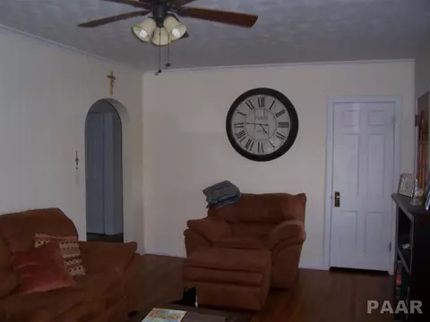 406 Henry St, Eureka, IL 61530 photo 6