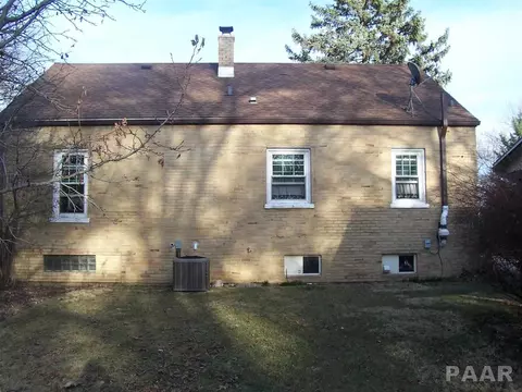 406 Henry St, Eureka, IL 61530 photo 4