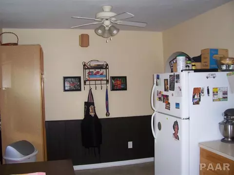406 Henry St, Eureka, IL 61530 photo 16