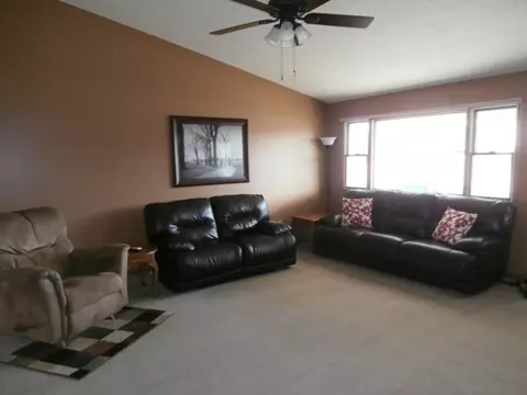 905 Dennis, Eureka, IL 61530 photo 3