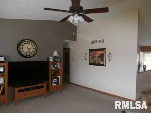 905 Dennis, Eureka, IL 61530 photo 2