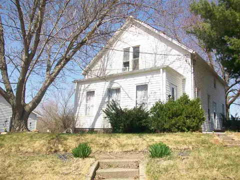 465 W Maple, Canton, IL 61520 photo 2