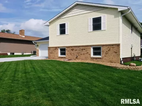 1107 Windsor, Washington, IL 61571 photo 3