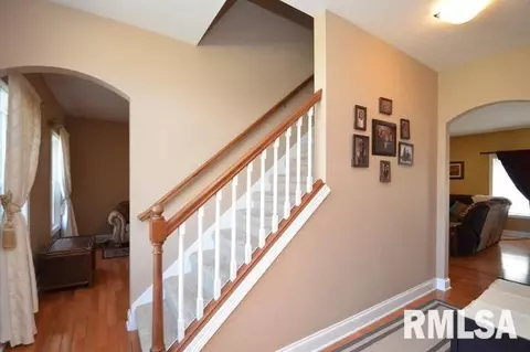 304 Cottingham Ln, Germantown Hills, IL 61548 photo 2