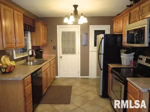 708 Eldridge, Washington, IL 61571 photo 11