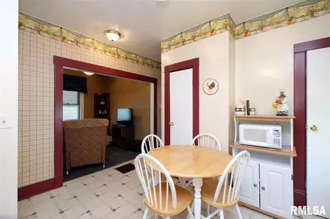 403 E Corrington Ave, Peoria, IL 61603 photo 9