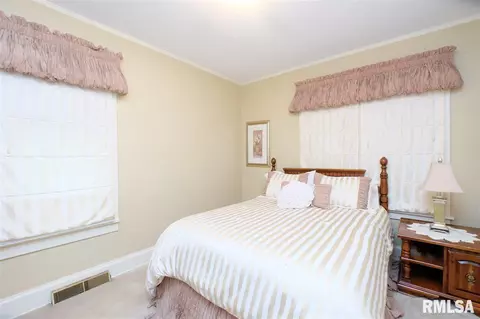 403 E Corrington Ave, Peoria, IL 61603 photo 18