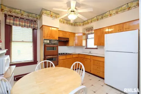 403 E Corrington Ave, Peoria, IL 61603 photo 3