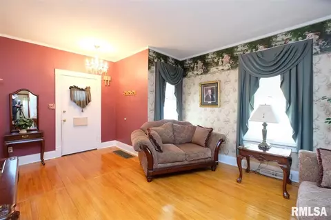 403 E Corrington Ave, Peoria, IL 61603 photo 5
