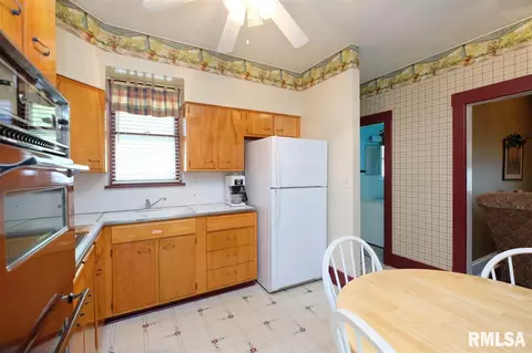 403 E Corrington Ave, Peoria, IL 61603 photo 8