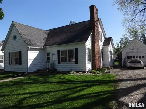608 Main St, Henry, IL 61537 photo 2