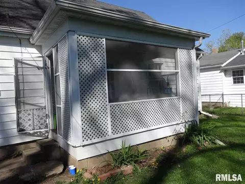 608 Main St, Henry, IL 61537 photo 3