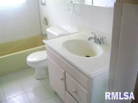 410 Capri St, Pekin, IL 61554 photo 4