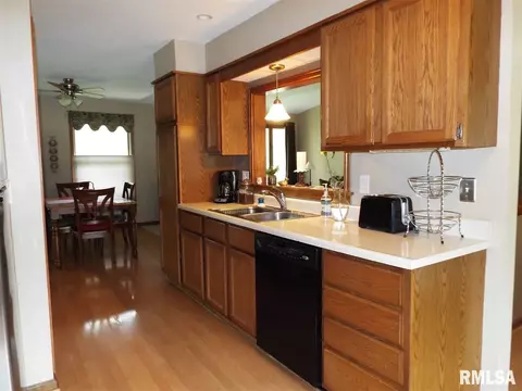 215 Cedar Ave, Morton, IL 61550 photo 3