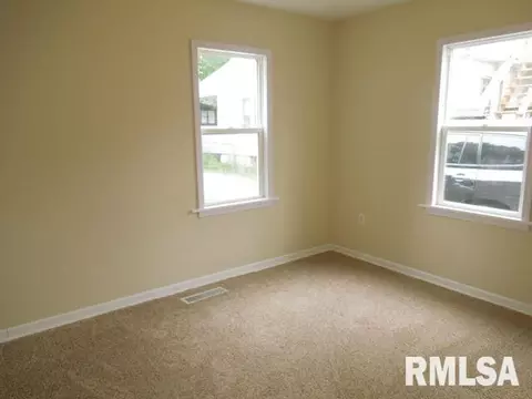 409 N 3rd St, Pekin, IL 61554 photo 9