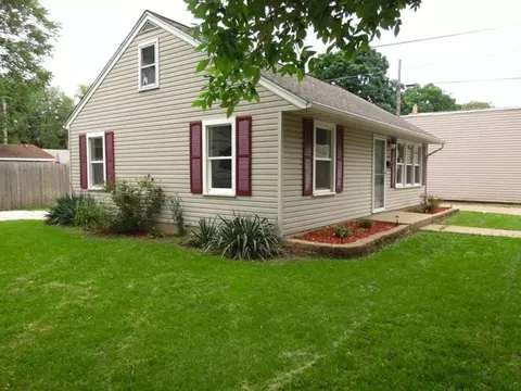 409 N 3rd St, Pekin, IL 61554 photo 2