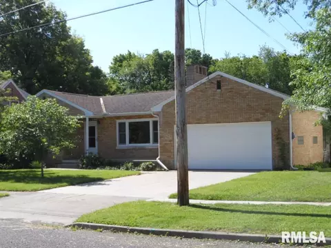 616 Spring St, Washington, IL 61571 photo 2