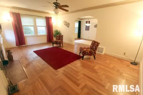 204 Embert Pl, Peoria, IL 61603 photo 4