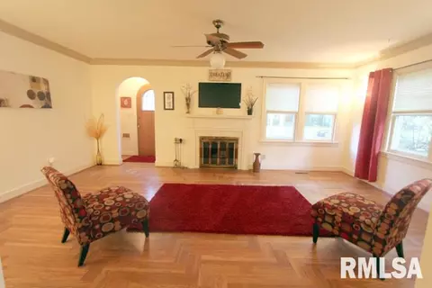 204 Embert Pl, Peoria, IL 61603 photo 2