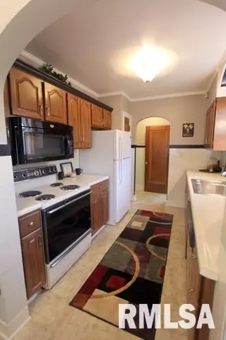 204 Embert Pl, Peoria, IL 61603 photo 8