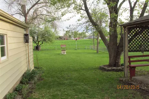 1132 Elm St, Canton, IL 61520 photo 2