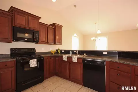 908 Crestview, Metamora, IL 61548 photo 6