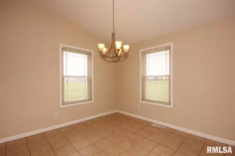 908 Crestview, Metamora, IL 61548 photo 8
