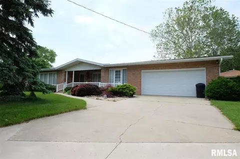 201 N 3rd St, Roanoke, IL 61561 photo 1