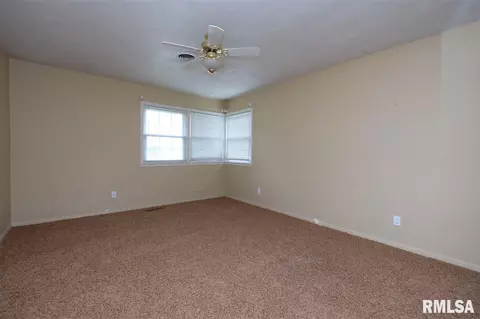 201 N 3rd St, Roanoke, IL 61561 photo 15