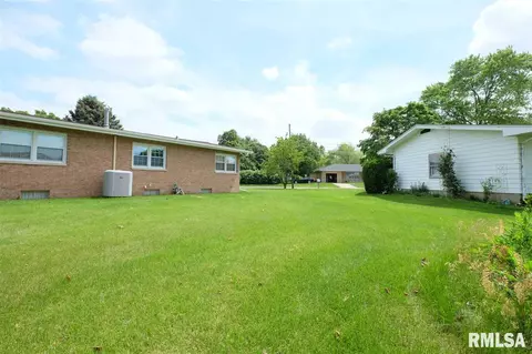 201 N 3rd St, Roanoke, IL 61561 photo 24
