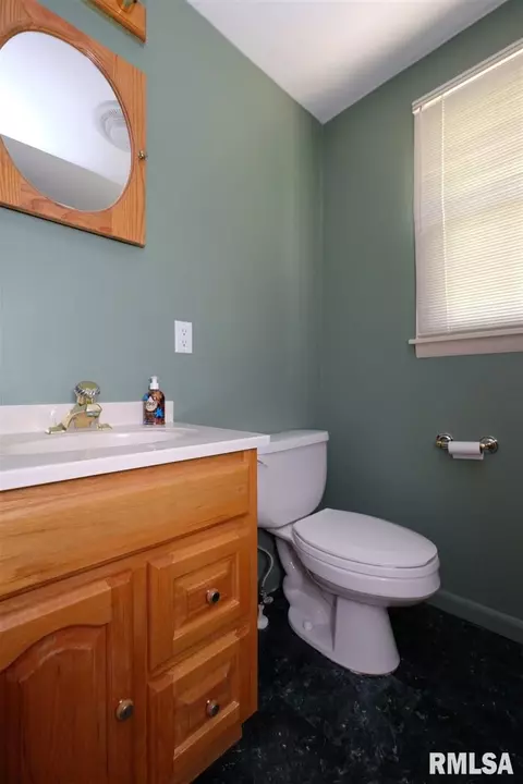 201 N 3rd St, Roanoke, IL 61561 photo 12