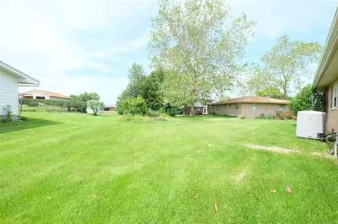 201 N 3rd St, Roanoke, IL 61561 photo 22
